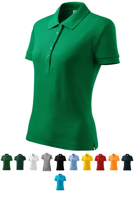 Polo de mujer, pasto verde