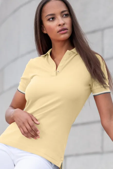 Polo clásico de mujer., vainilla