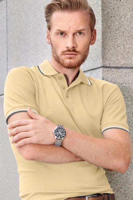 Polo clásico para hombre., vainilla